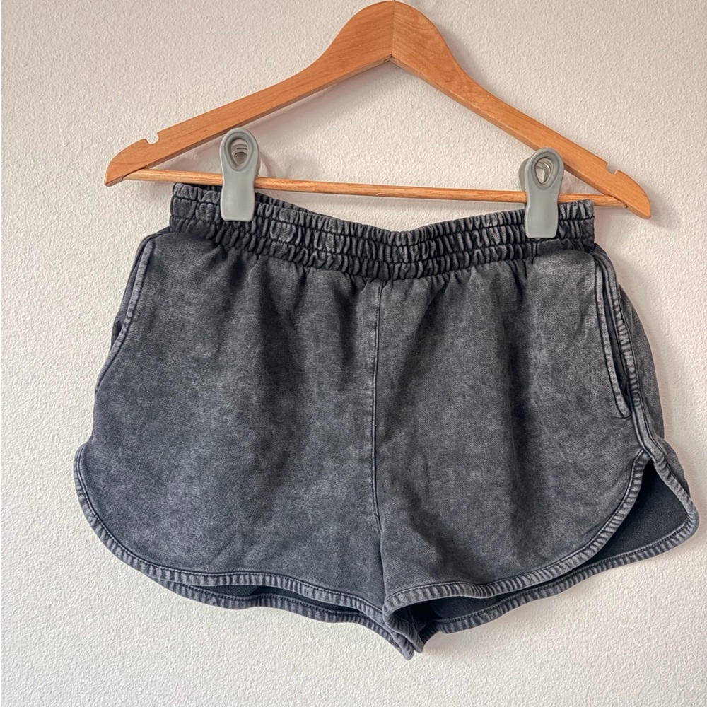 Forever 21 Acid Washed Charcoal Grey/Black Athletic Leisure Shorts with Pockets - Picture 5 of 9